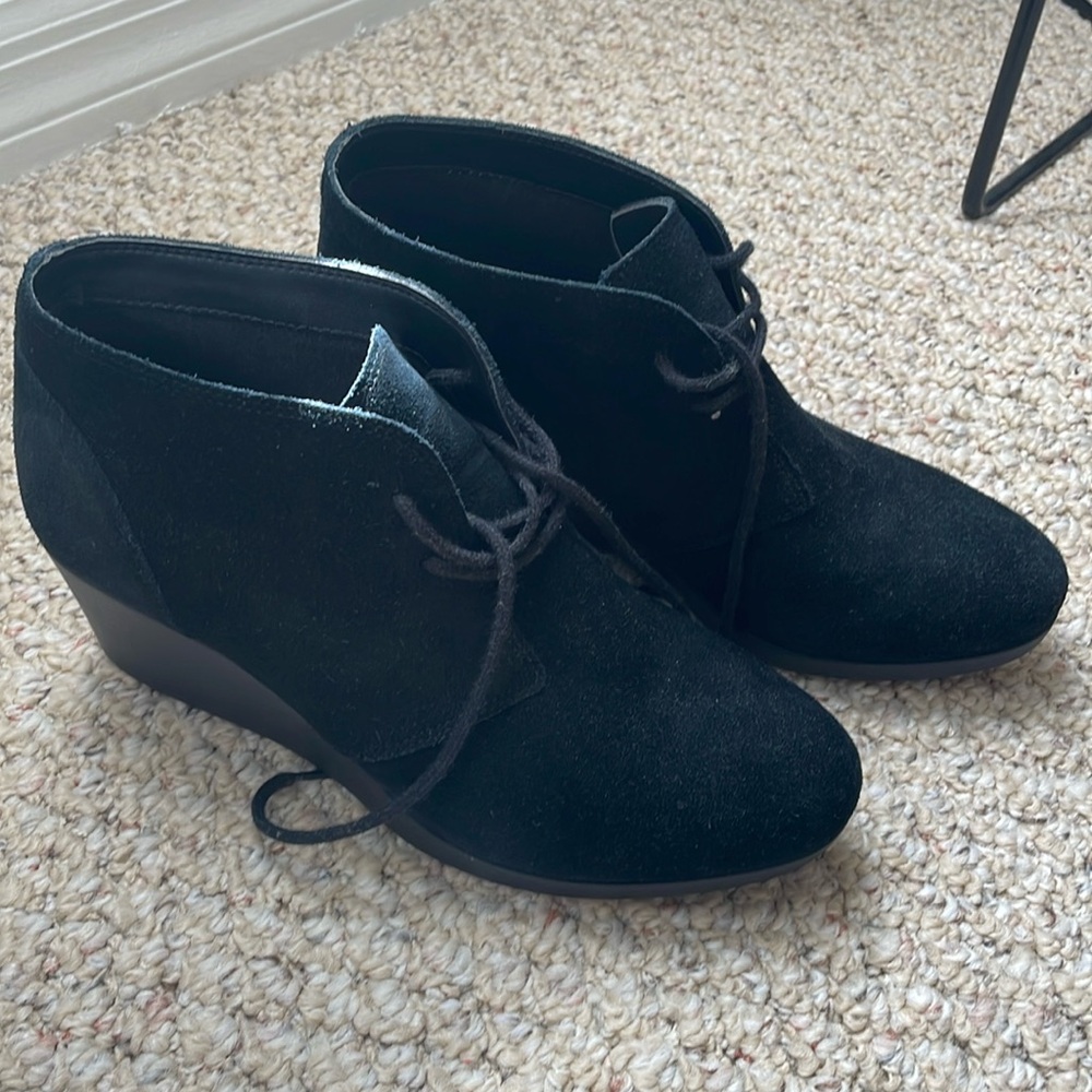 Crocs Suede Booties size 9